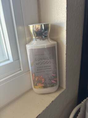Bath & Body Works Sunrise Woods 24 Hour Moisture Body Lotion 8 fl oz
